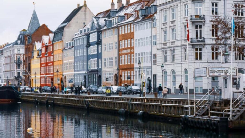2025 Facebook influencer marketing para Russia brands en Spain