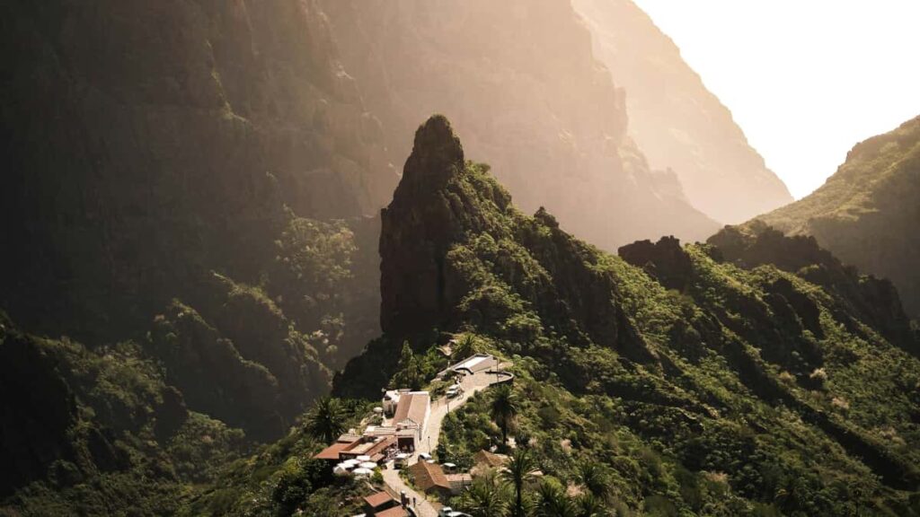 Guia practica para anunciantes en Espana: como localizar, evaluar y colaborar con creadores en Viber en Laos para promocionar destinos turisticos.