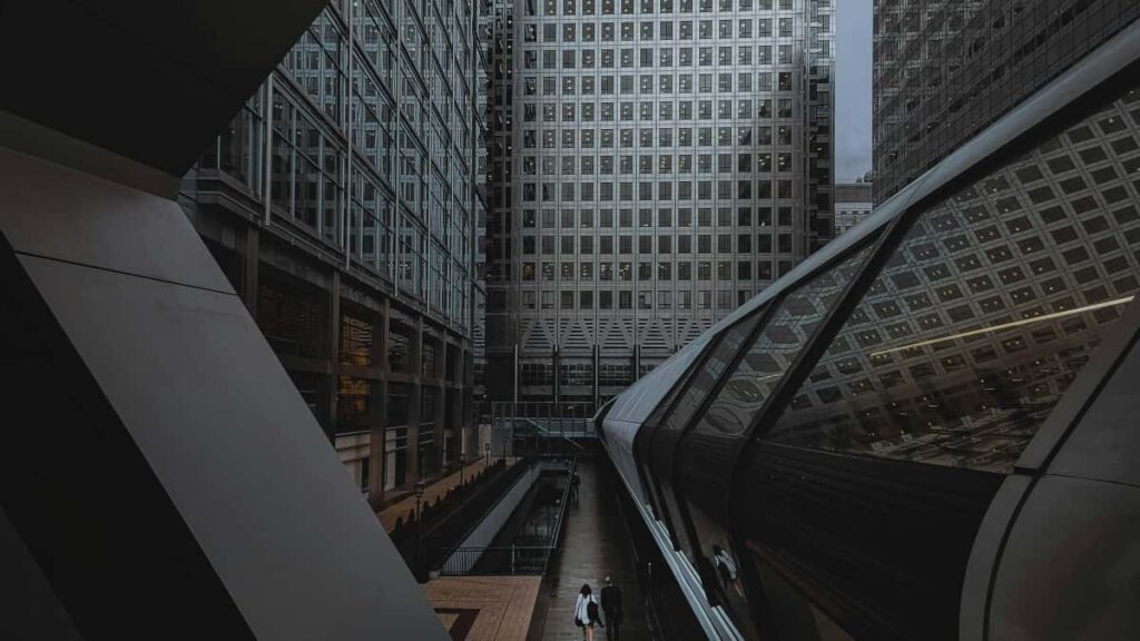 Guia practica para anunciantes en Espana que quieren localizar creadores de YouTube en Kazajistan y lanzar campanas de afiliacion con influencers.