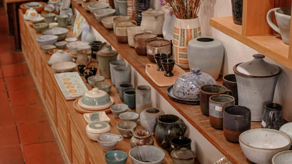 Guia practica para creadores en Espana que buscan contactar marcas iranies en Douyin y lanzar challenges virales con musica.