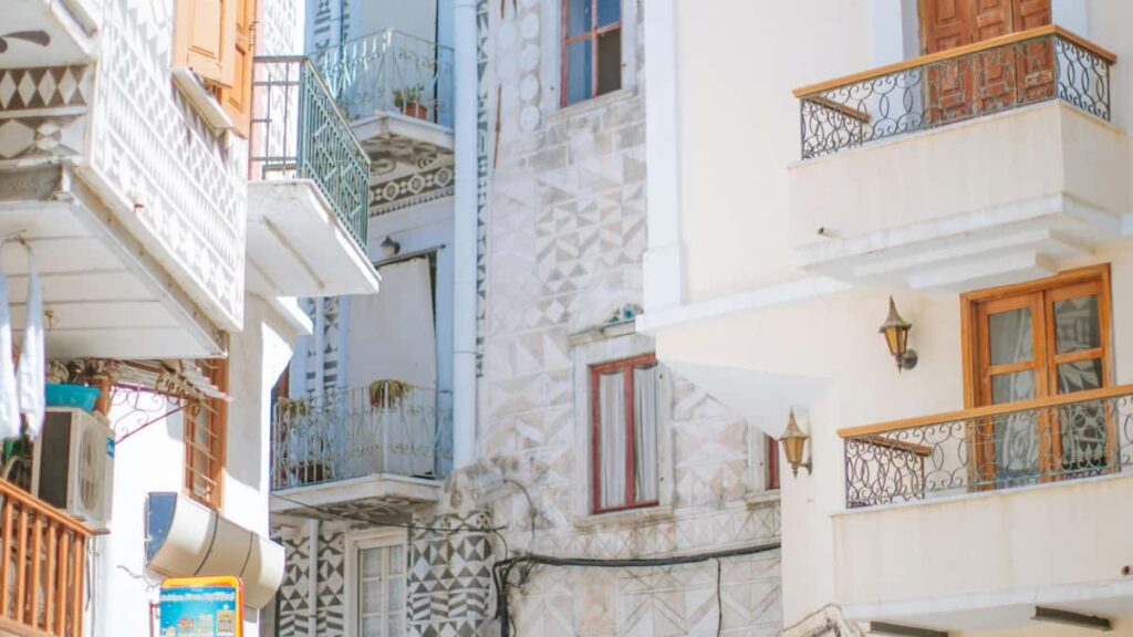 Estrategia practica para creators en Espana que quieren contactar marcas de Myanmar en Facebook y producir videos testimoniales efectivos.