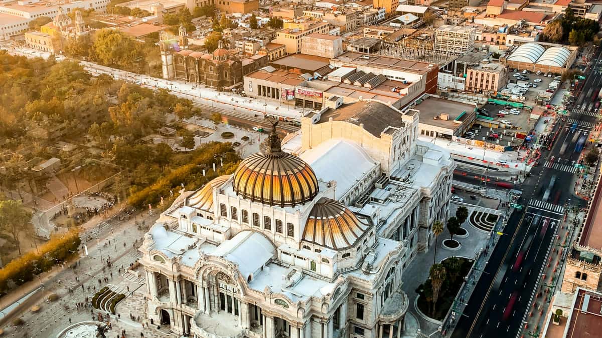 Creadores en España: cómo contactar marcas argentinas en LinkedIn para etiquetar patrocinadores