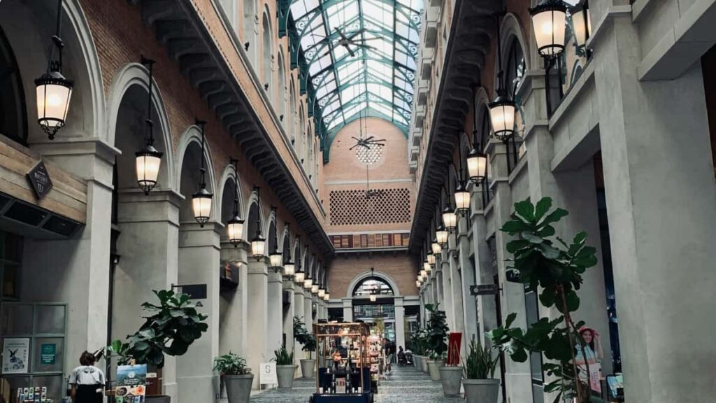 Guia practica para creadores en Espana que quieren representar marcas de fitness en Bolivia via Discord: tacticas, riesgos, ejemplos reales y checklist paso a paso.