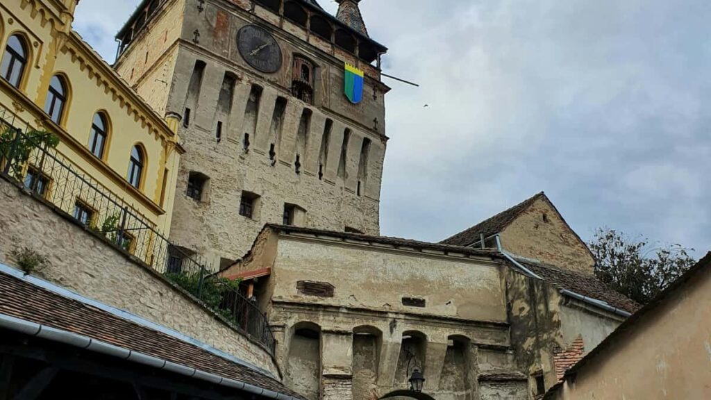 Estrategia practica para creadores en Espana que quieren acercar marcas peruanas en Bilibili y cerrar colaboraciones con publishers de juegos. Tacticas, contactos y errores a evitar.