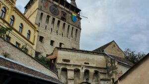 Estrategia practica para creadores en Espana que quieren acercar marcas peruanas en Bilibili y cerrar colaboraciones con publishers de juegos. Tacticas, contactos y errores a evitar.