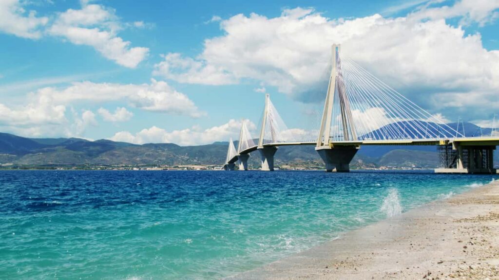 Guia practica para creadores en Espana: como detectar, conectar y colaborar con marcas dominicanas usando Disney Plus como gancho creativo para lookbooks.