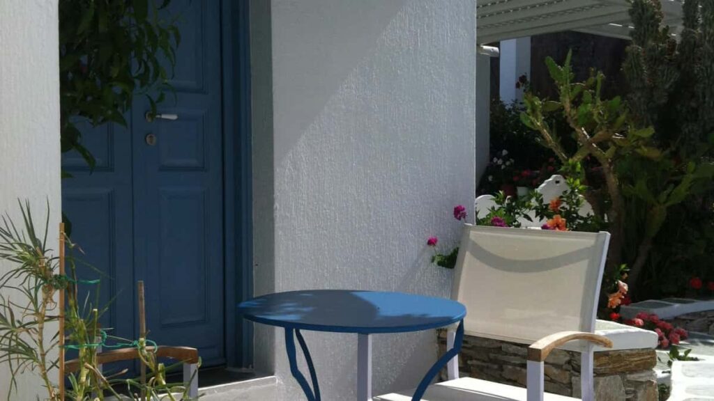 Guia practica para creadores en Espana sobre como localizar, pitchar y cerrar videos cortos de marca con empresas venezolanas en Twitch.