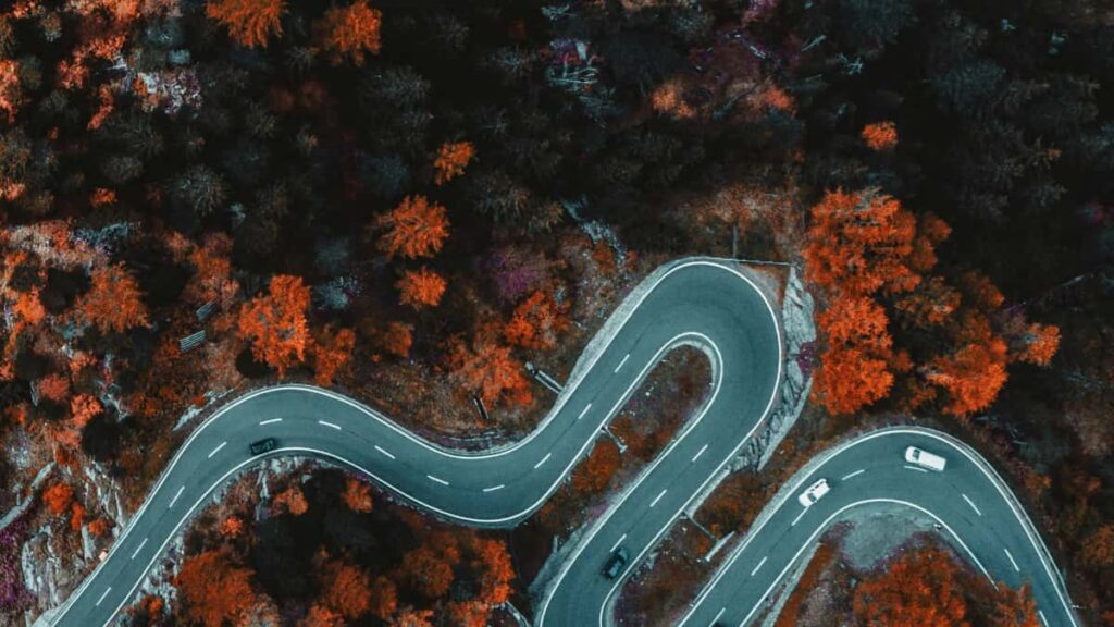 Estrategias practicas para que creadores desde Espana conecten con marcas de Azerbaiyan en Clubhouse y monten estilismos con piezas de marca.