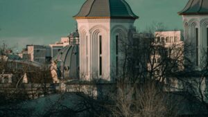 Estrategia practica para creadores espanoles que quieren colaborar con marcas serbias en Amazon en retos de gameplay: donde buscarlas, como acercarse y que ofrecer para cerrar acuerdos.