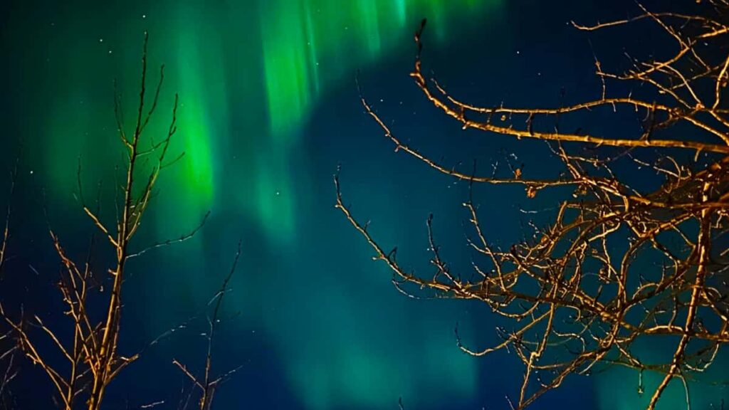 Guia practica para anunciantes en Espana que buscan creadores de Myanmar para guias de ciudad por talento local.