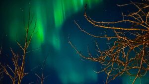 Guia practica para anunciantes en Espana que buscan creadores de Myanmar para guias de ciudad por talento local.